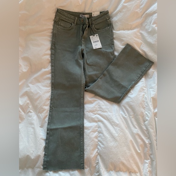 Zara High Rise Jeans - Picture 1 of 3